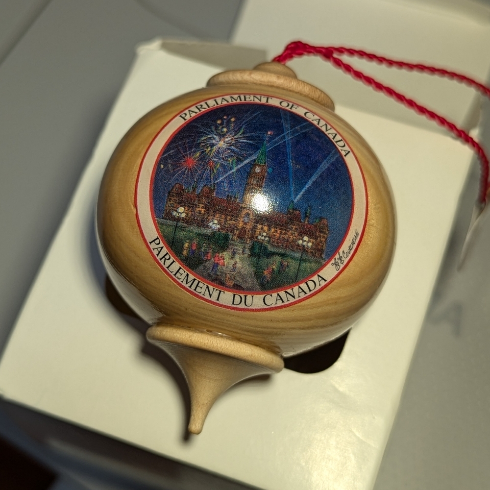 Parliament of Canada Holiday Wooden Ornament. EUC. Made In Canada.